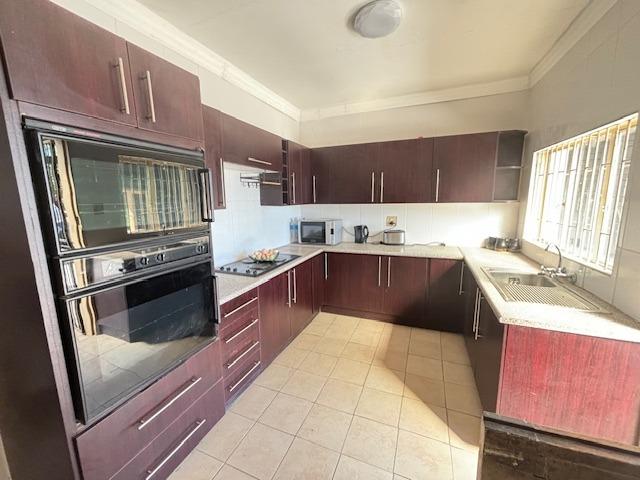 5 Bedroom Property for Sale in Mooilande Gauteng