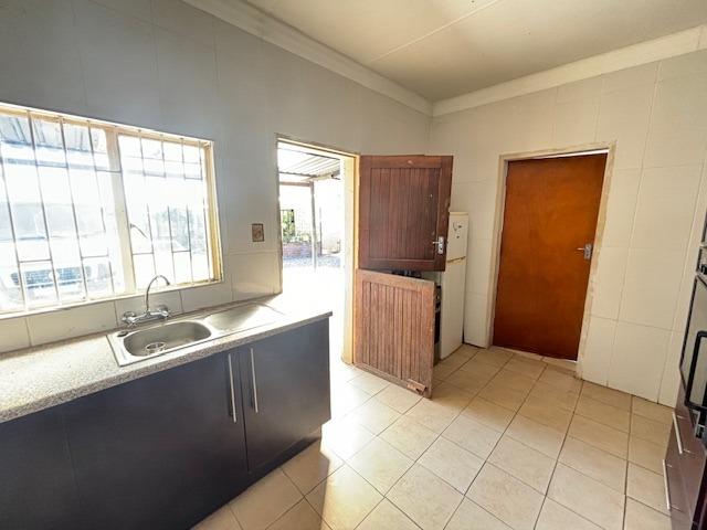 5 Bedroom Property for Sale in Mooilande Gauteng