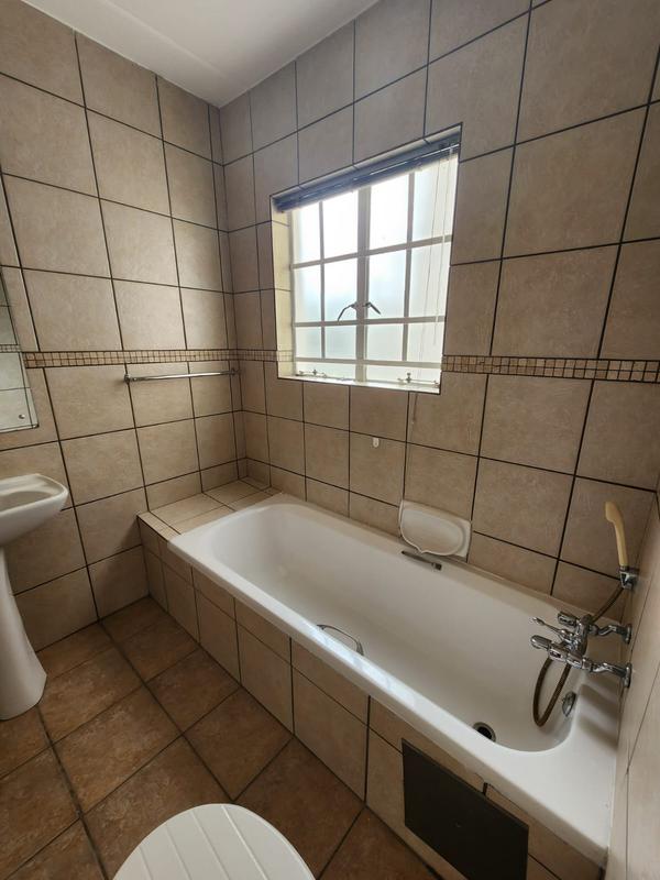 To Let 2 Bedroom Property for Rent in Sonneglans Gauteng