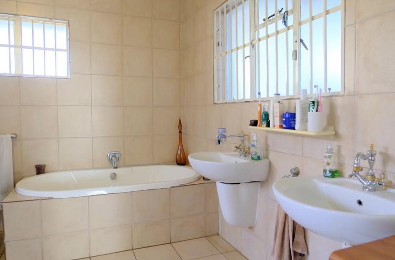 3 Bedroom Property for Sale in Isandovale Gauteng