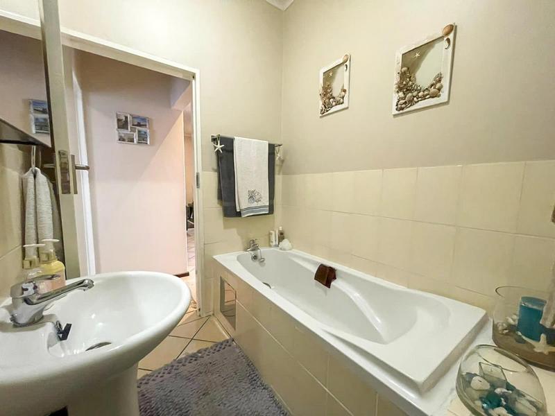 2 Bedroom Property for Sale in Sunnyrock Gauteng