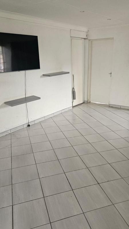 To Let 4 Bedroom Property for Rent in Sonneveld Gauteng