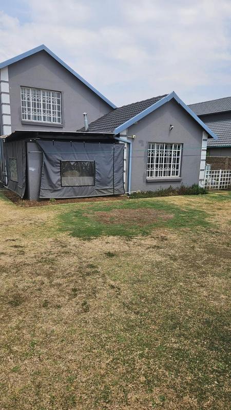 To Let 4 Bedroom Property for Rent in Sonneveld Gauteng