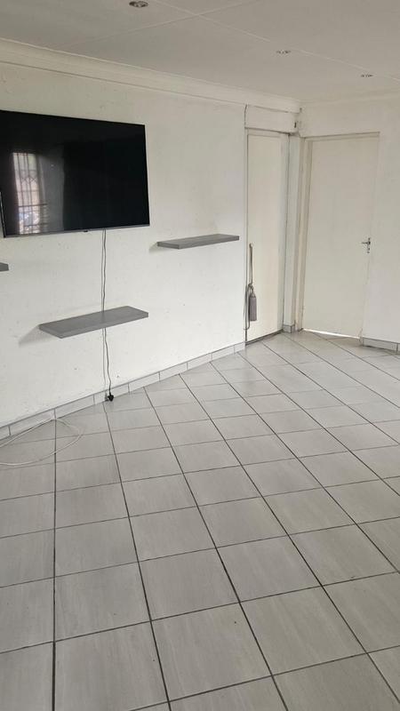 To Let 4 Bedroom Property for Rent in Sonneveld Gauteng