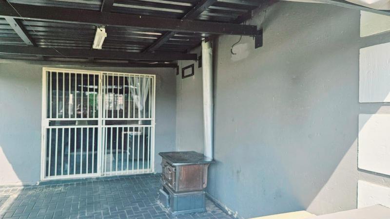 To Let 4 Bedroom Property for Rent in Sonneveld Gauteng