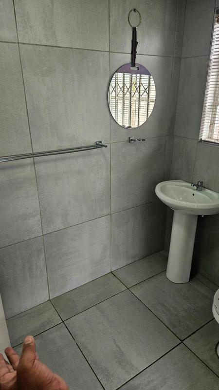 To Let 4 Bedroom Property for Rent in Sonneveld Gauteng