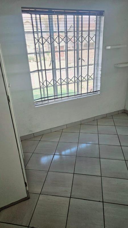 To Let 4 Bedroom Property for Rent in Sonneveld Gauteng