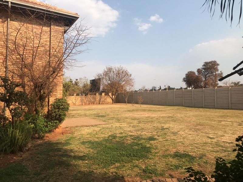 To Let 2 Bedroom Property for Rent in Faerie Glen Gauteng