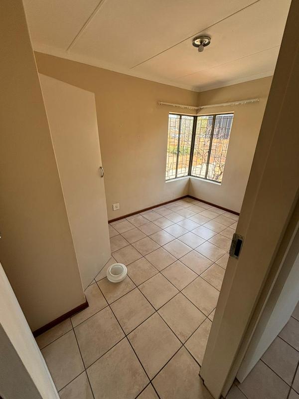 To Let 2 Bedroom Property for Rent in Faerie Glen Gauteng