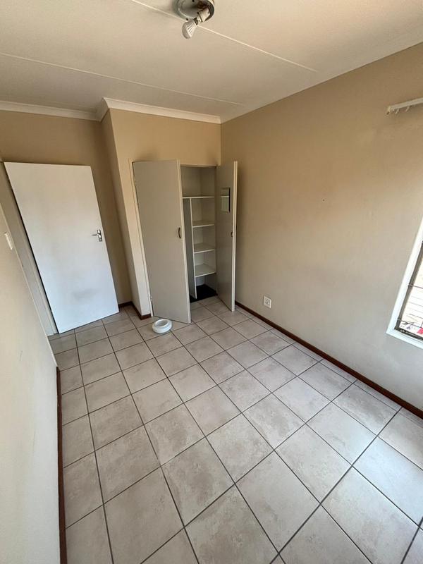 To Let 2 Bedroom Property for Rent in Faerie Glen Gauteng