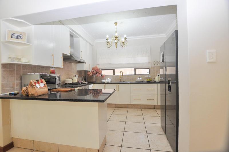 To Let 3 Bedroom Property for Rent in Broadacres Gauteng