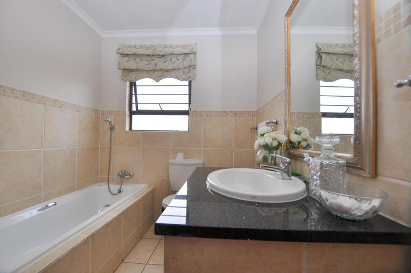 To Let 3 Bedroom Property for Rent in Broadacres Gauteng