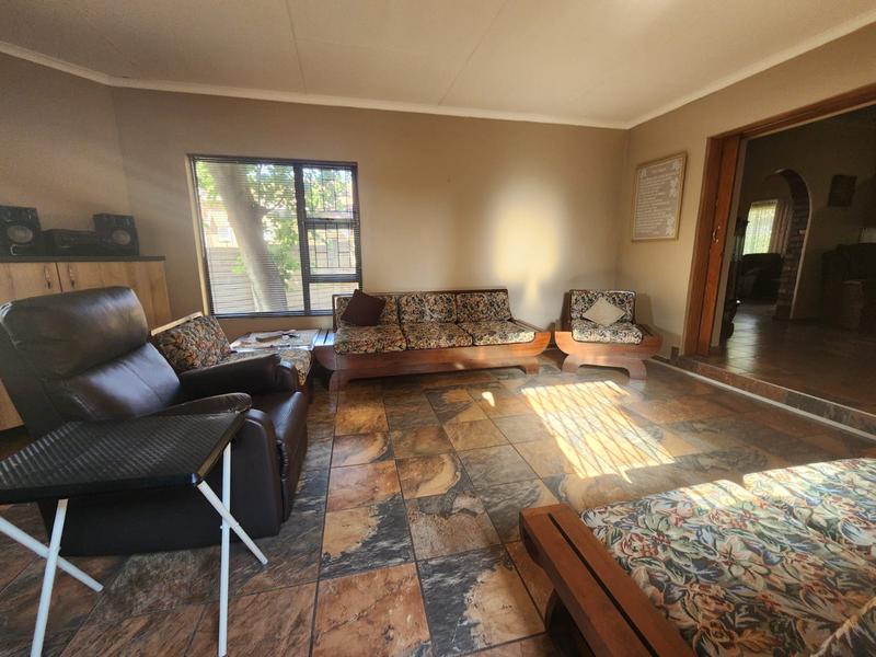 5 Bedroom Property for Sale in Rooihuiskraal Gauteng