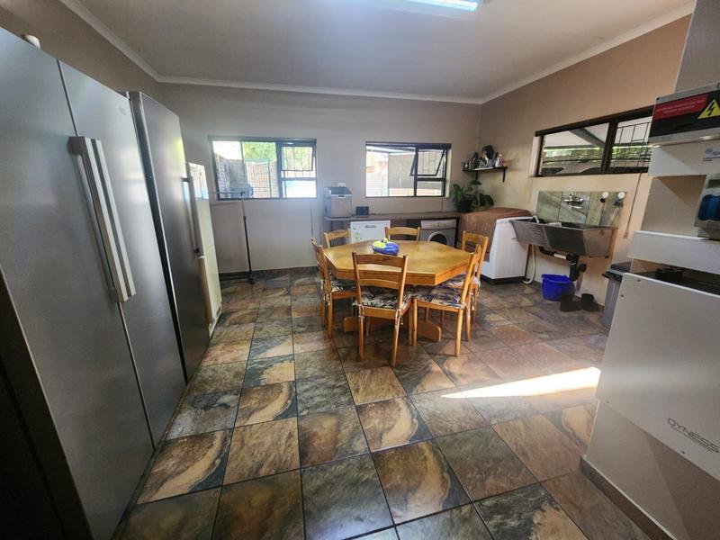 5 Bedroom Property for Sale in Rooihuiskraal Gauteng