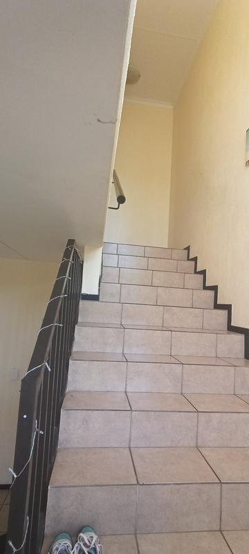 To Let 2 Bedroom Property for Rent in Helderkruin Gauteng