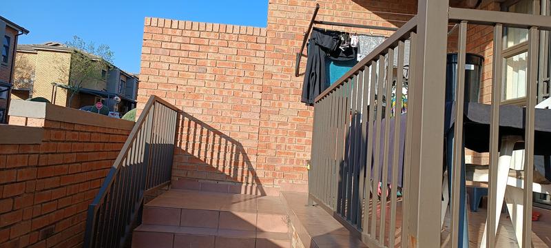 To Let 2 Bedroom Property for Rent in Helderkruin Gauteng