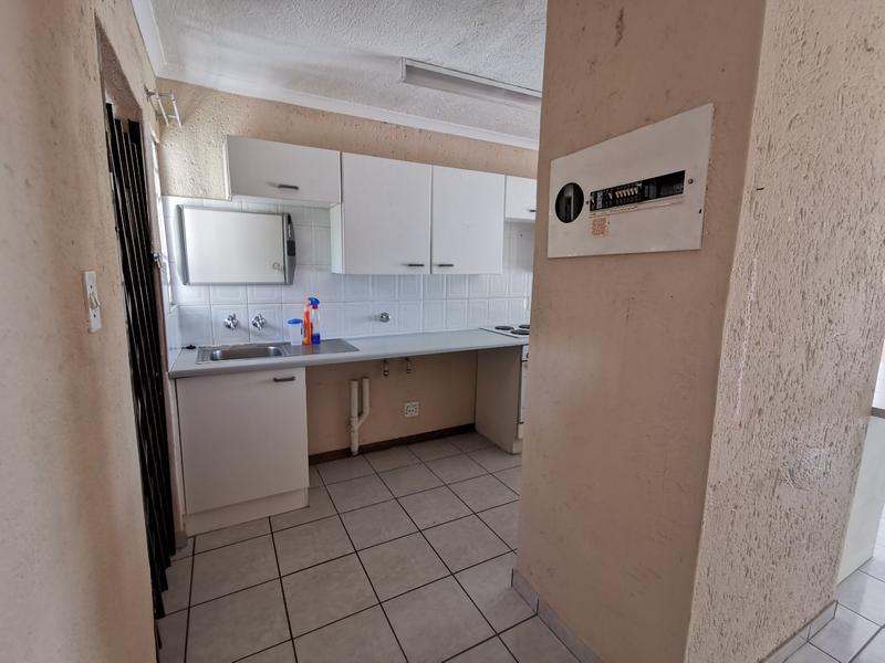 To Let 2 Bedroom Property for Rent in Rangeview Gauteng