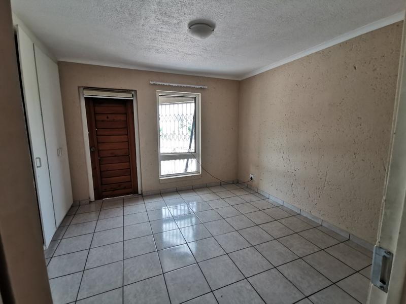 To Let 2 Bedroom Property for Rent in Rangeview Gauteng