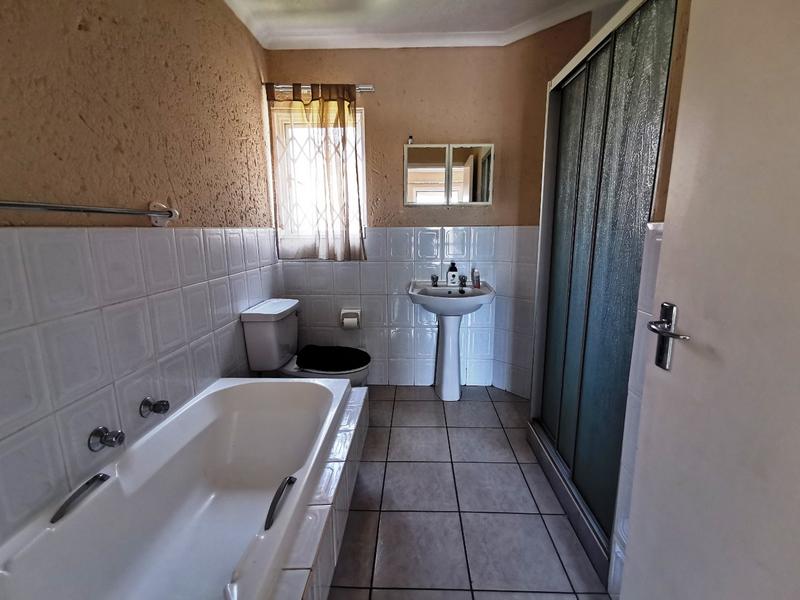 To Let 2 Bedroom Property for Rent in Rangeview Gauteng