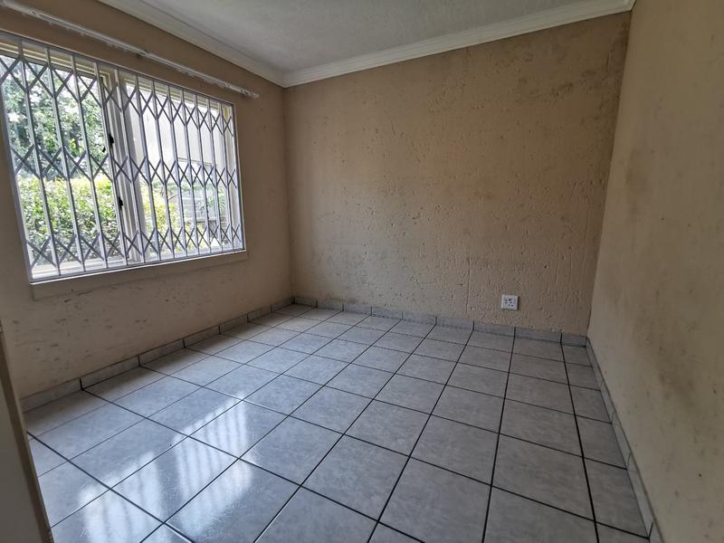 To Let 2 Bedroom Property for Rent in Rangeview Gauteng