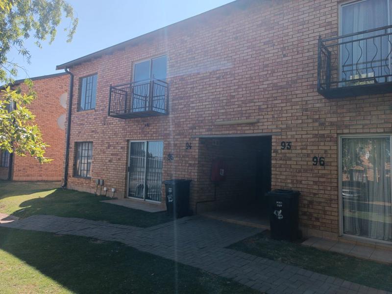 2 Bedroom Property for Sale in Weltevreden Park Gauteng