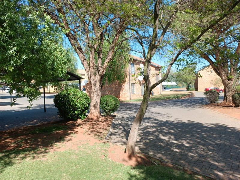 2 Bedroom Property for Sale in Weltevreden Park Gauteng