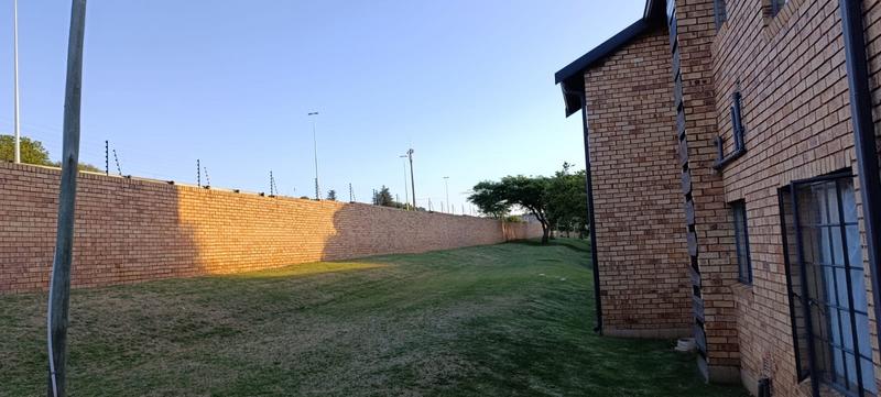 2 Bedroom Property for Sale in Weltevreden Park Gauteng