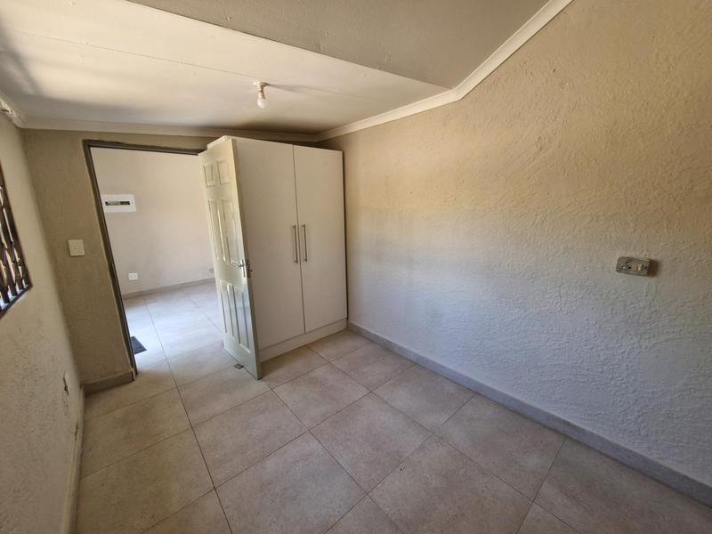 To Let 1 Bedroom Property for Rent in Birch Acres Gauteng