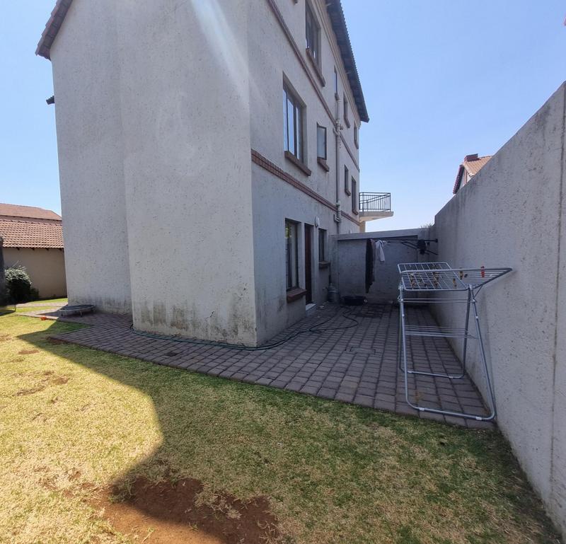 To Let 2 Bedroom Property for Rent in Country View Estate Gauteng