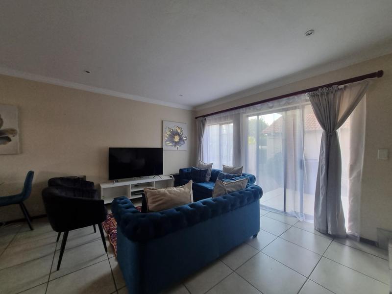 To Let 2 Bedroom Property for Rent in Country View Estate Gauteng