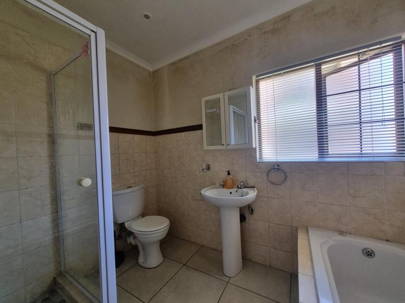 To Let 2 Bedroom Property for Rent in Country View Estate Gauteng