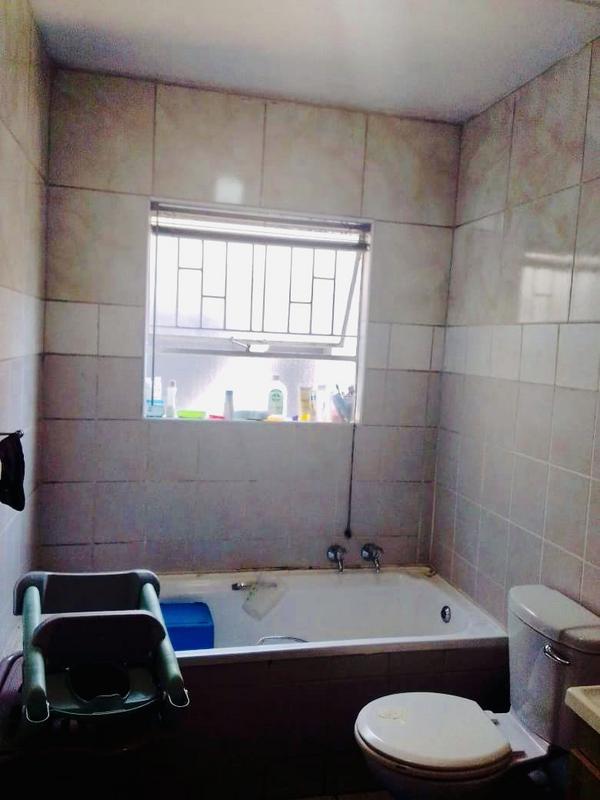 To Let 2 Bedroom Property for Rent in Vorna Valley Gauteng