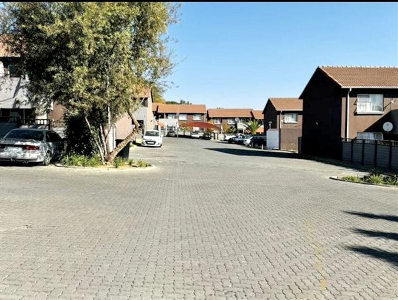 To Let 2 Bedroom Property for Rent in Vorna Valley Gauteng