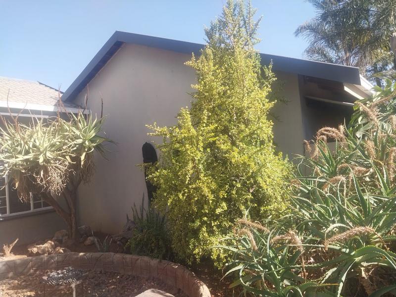 4 Bedroom Property for Sale in Clayville Gauteng