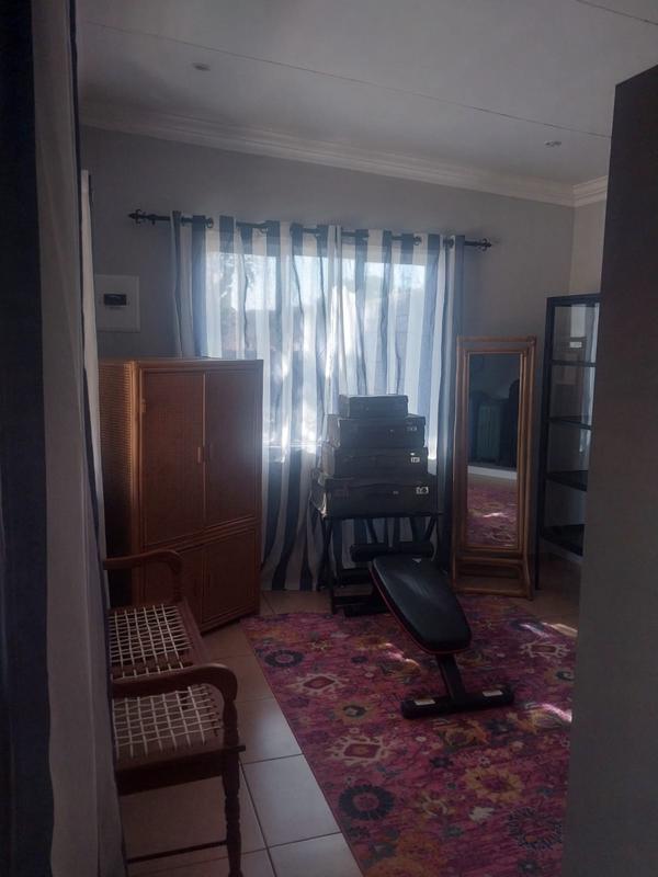 4 Bedroom Property for Sale in Clayville Gauteng