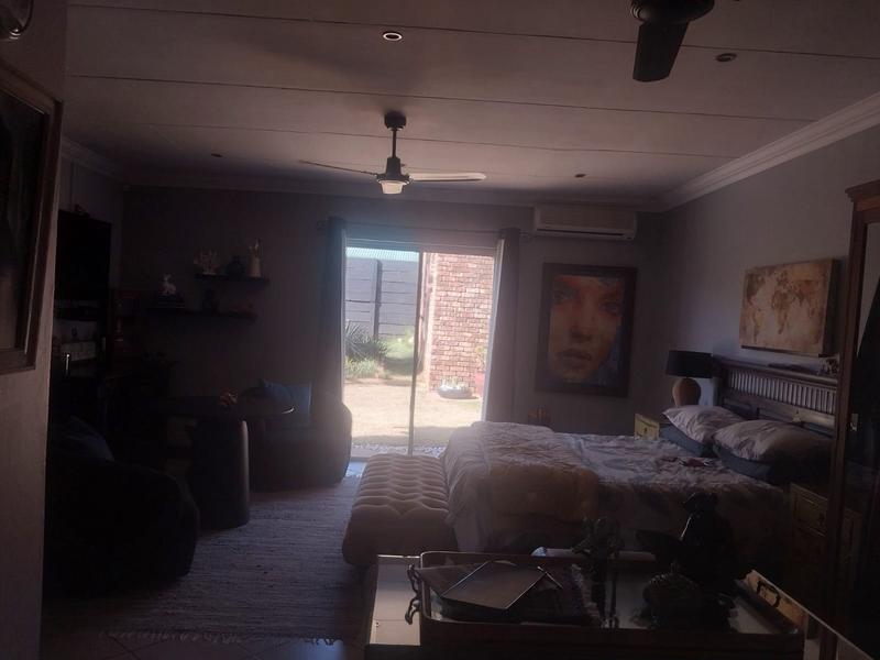 4 Bedroom Property for Sale in Clayville Gauteng