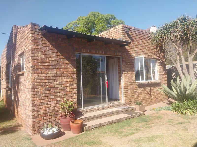 4 Bedroom Property for Sale in Clayville Gauteng