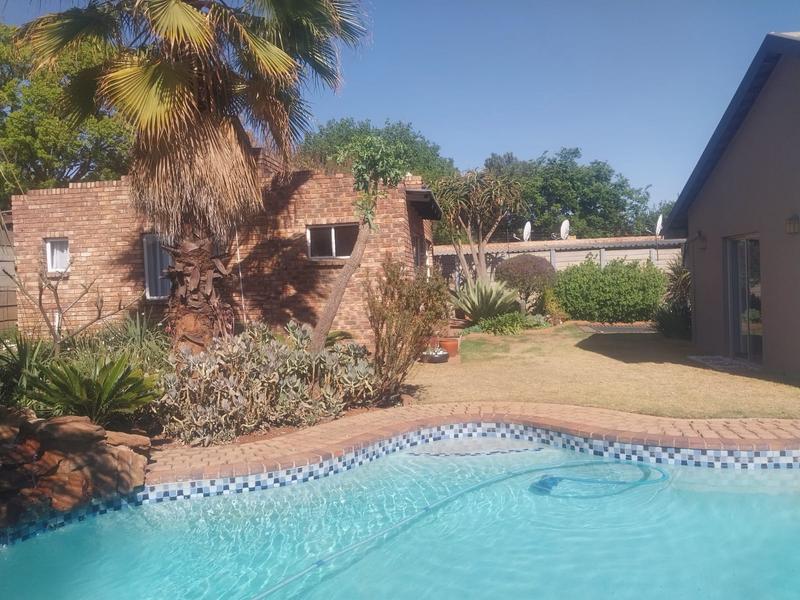 4 Bedroom Property for Sale in Clayville Gauteng