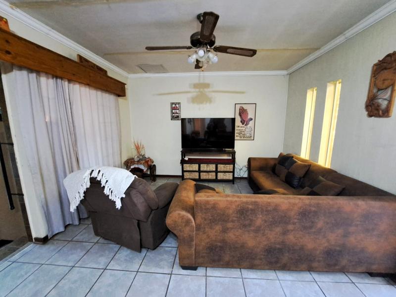 2 Bedroom Property for Sale in Heuweloord Gauteng