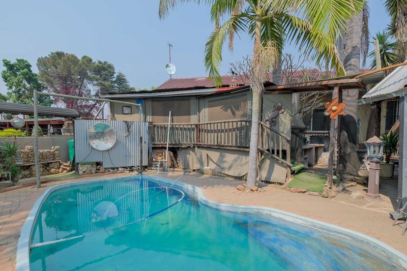 To Let 6 Bedroom Property for Rent in Constantia Park Gauteng