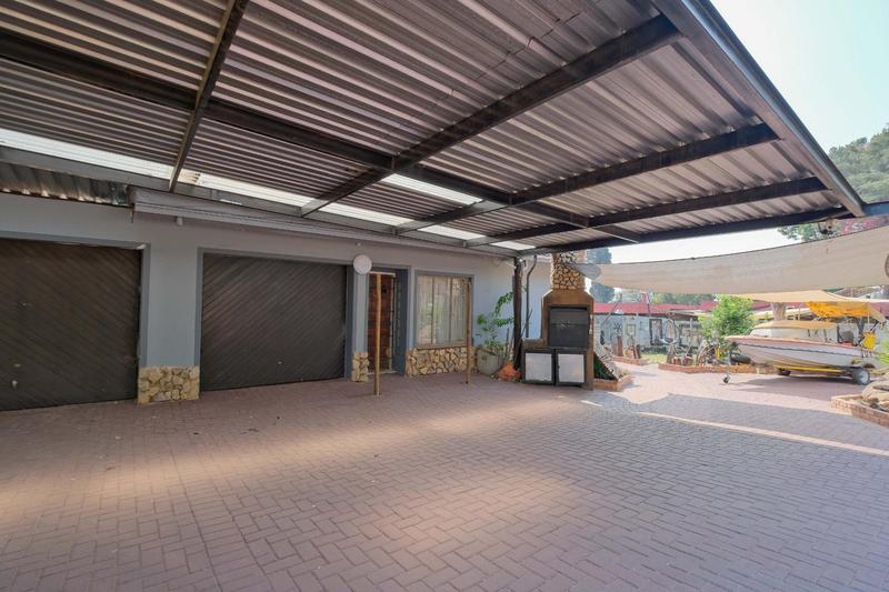 To Let 6 Bedroom Property for Rent in Constantia Park Gauteng