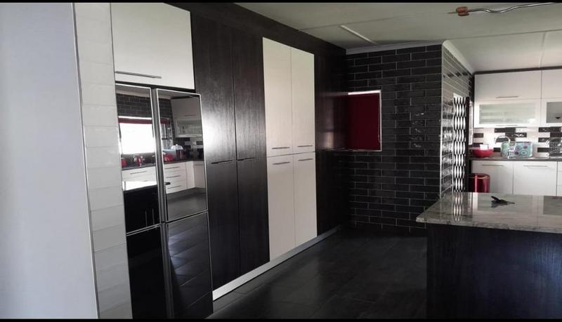 4 Bedroom Property for Sale in Vanderbijlpark SE 7 Gauteng