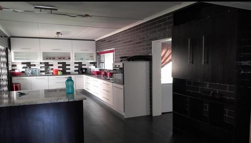 4 Bedroom Property for Sale in Vanderbijlpark SE 7 Gauteng