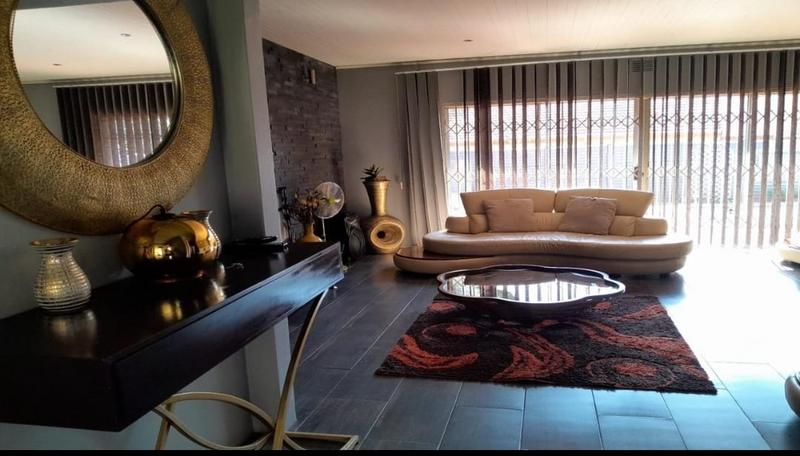 4 Bedroom Property for Sale in Vanderbijlpark SE 7 Gauteng