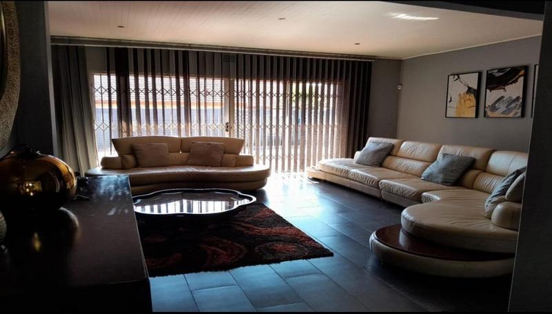 4 Bedroom Property for Sale in Vanderbijlpark SE 7 Gauteng