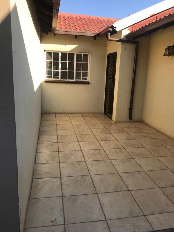 To Let 4 Bedroom Property for Rent in Weltevreden Park Gauteng