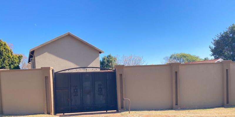 To Let 4 Bedroom Property for Rent in Weltevreden Park Gauteng