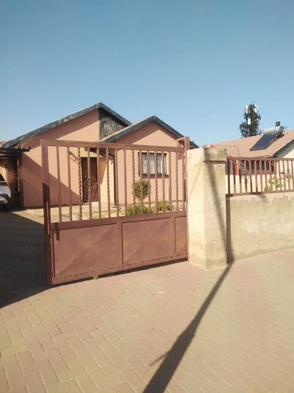 2 Bedroom Property for Sale in Protea Glen Gauteng