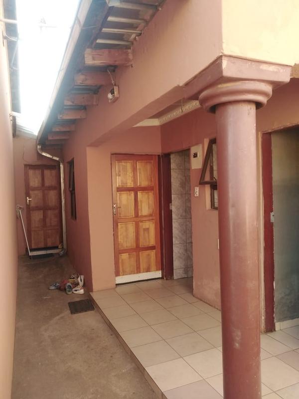 2 Bedroom Property for Sale in Protea Glen Gauteng