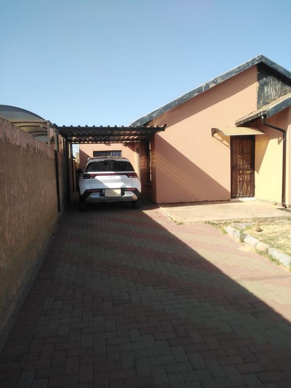 2 Bedroom Property for Sale in Protea Glen Gauteng